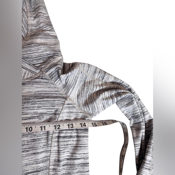 Lululemon Think Fast Hoodie size 2 Space Dye Camo White Multi Silver Spoon - Picture 10 of 11